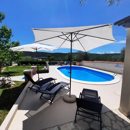 One Bedroom With Terrace A1 Apartment *