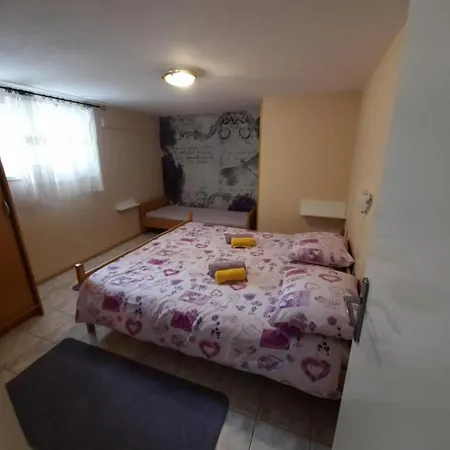 公寓 One Bedroom With Terrace A1 *